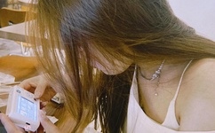 被老总按在办公桌吸奶头